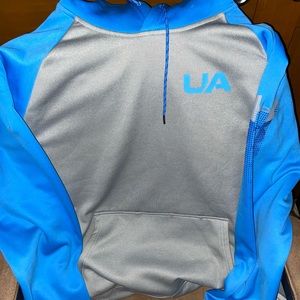 Men’s Under armour hoodie